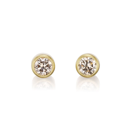 ::color_yellow ::|Champagne diamond stud earrings 0.3ctw yellow gold front view