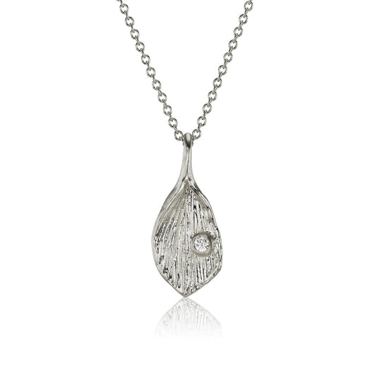 ::color_white ::| white gold lotus leaf pendant necklace with diamond