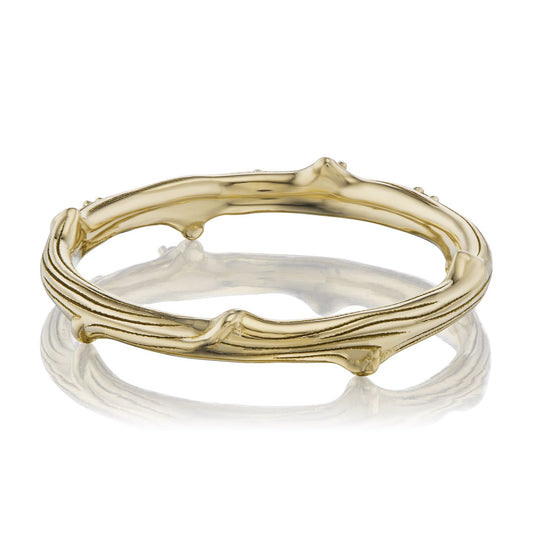 ::color_yellow ::| Twig textured wedding band ring yellow gold on white backgroud