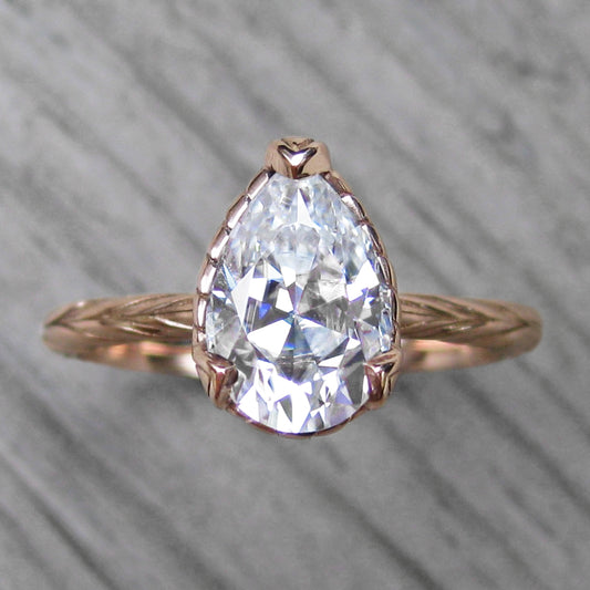 <center><strong>・FIONA・</strong><br></center>Pear Moissanite, Willow Leaves (1.5ct, Ready to Ship)