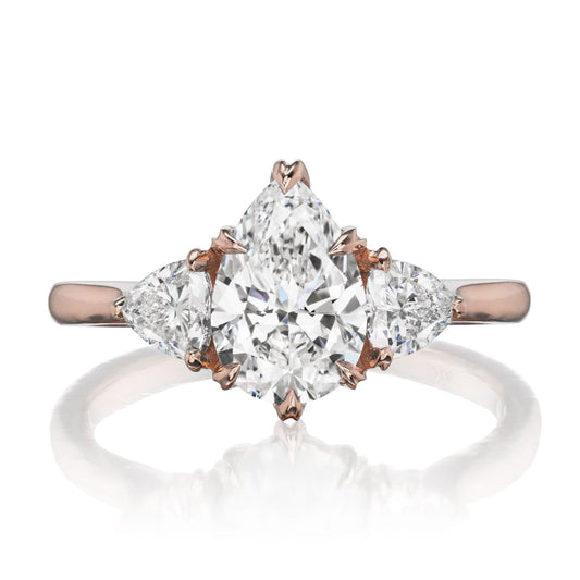 ::color_rose ::| 1.6ctw pear lab-grown diamond three stone engagement ring Brynn rose gold trillion diamonds front view